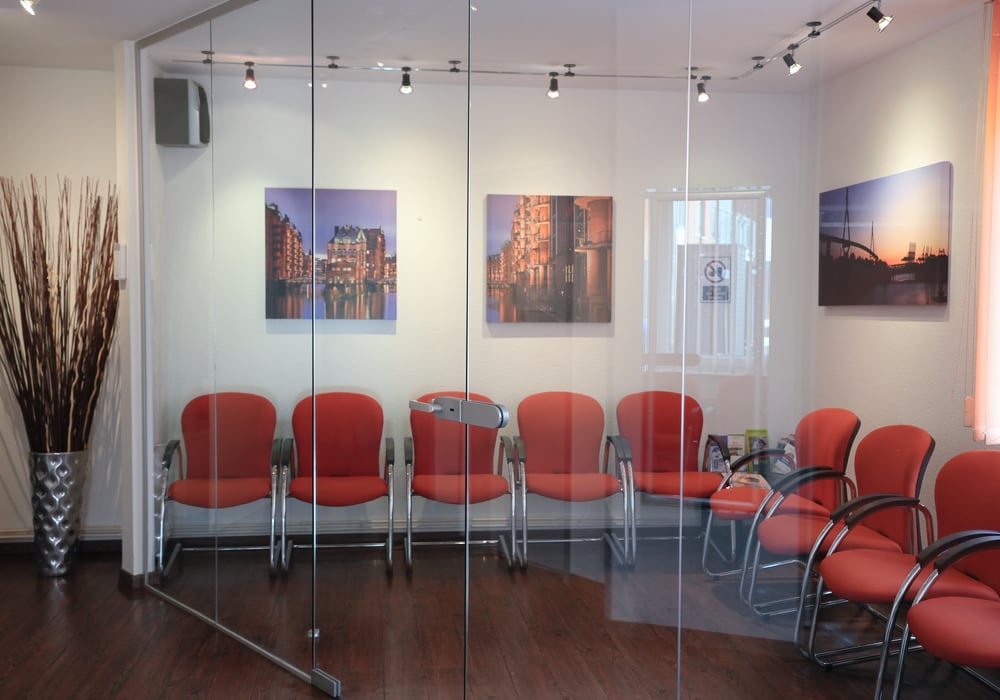 Wartezimmer Hausarztpraxis Naqschbandi in Hamburg Billstedt